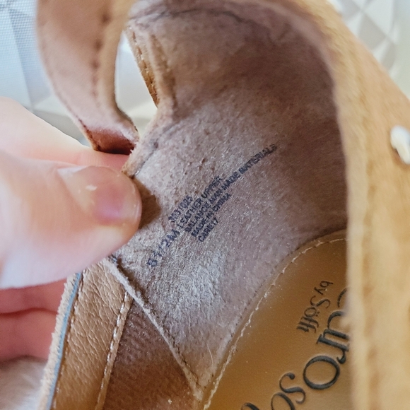 Elegant Tan Block Heel Women's Shoe - Picture 5 of 5